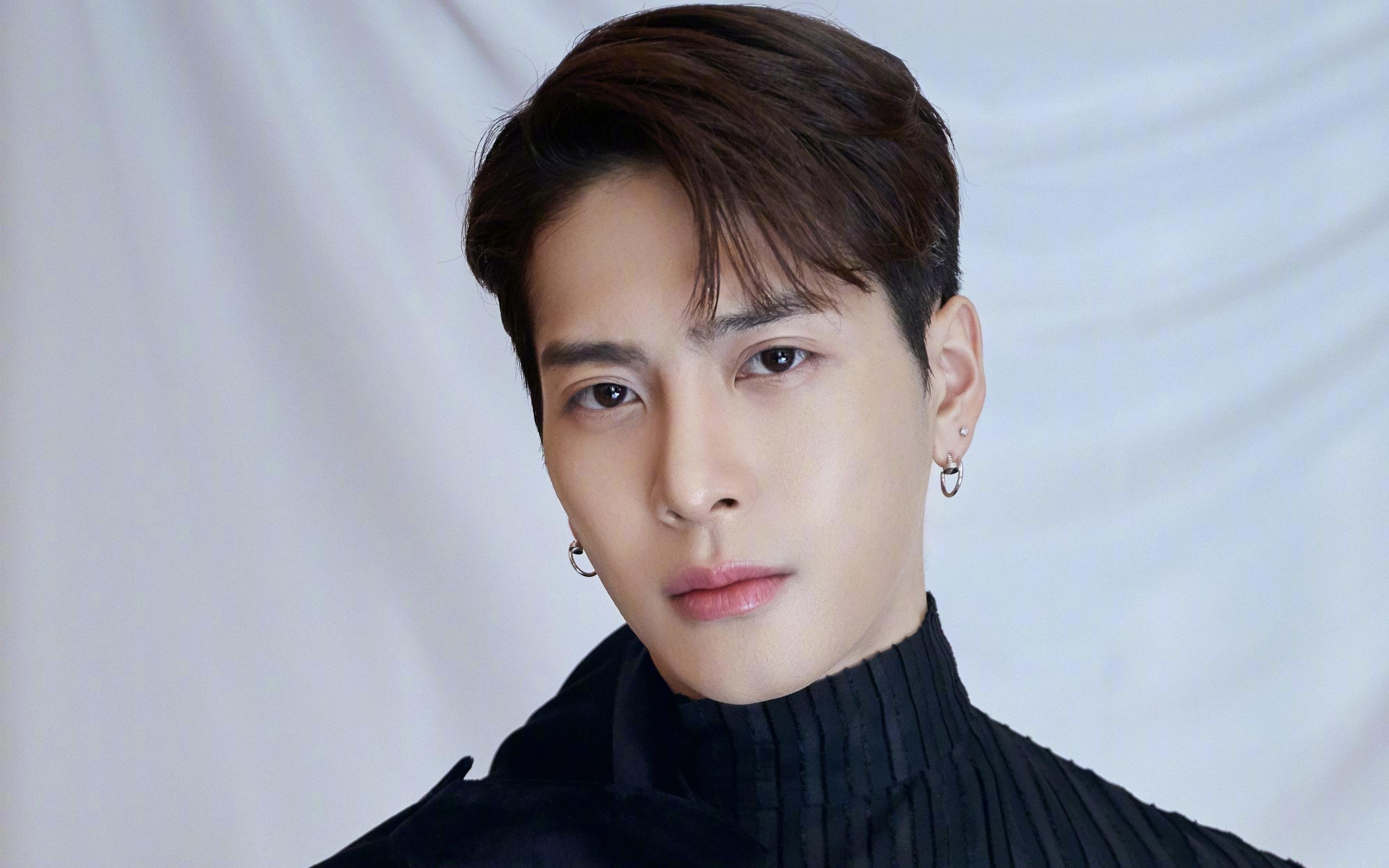 开云官网-库兹马诺维奇在巴黎奥运会手球比赛中展现出出色的指挥能力，库兹马出任首发