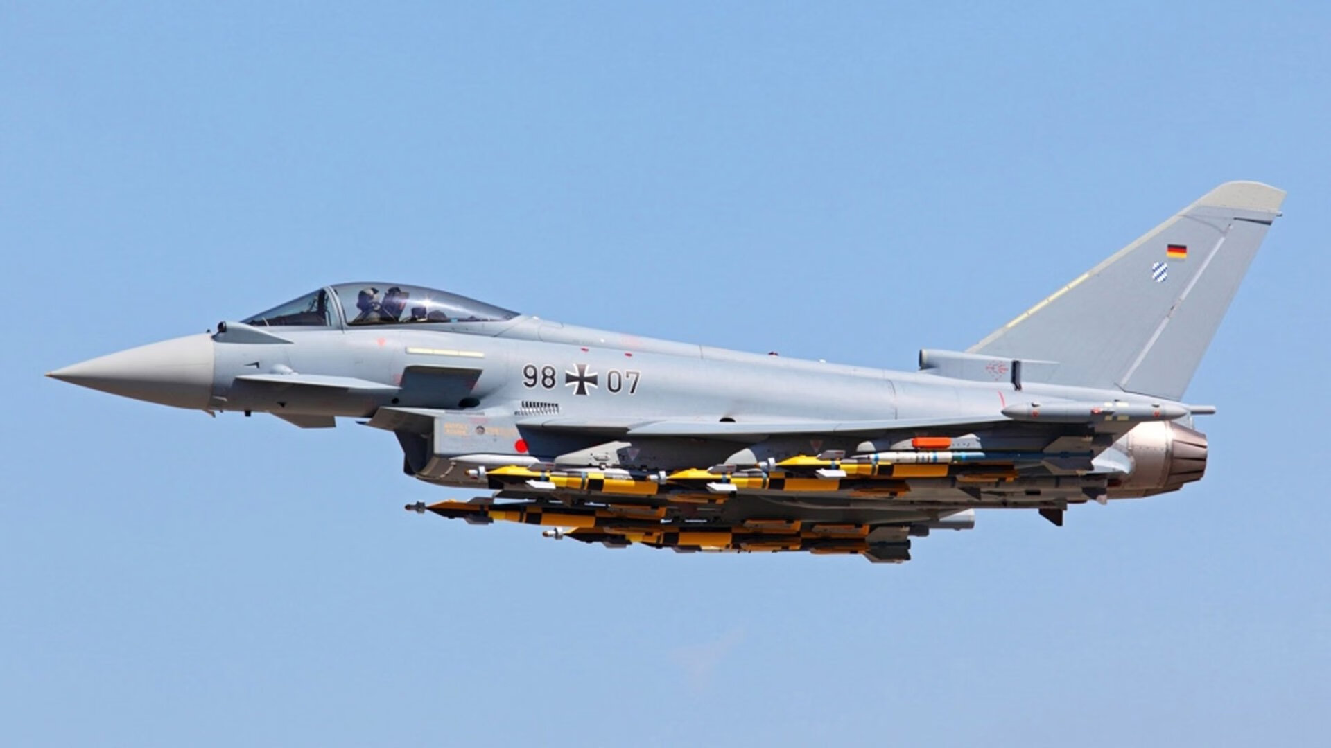 开云在线-球场下雪太大，瑞士球员主动帮裁判扫线，瑞士球员受伤